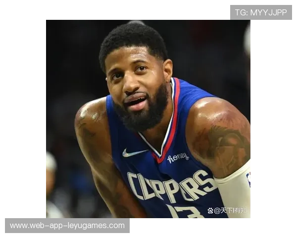 乔治一步过人完成暴扣，快船主场沸腾